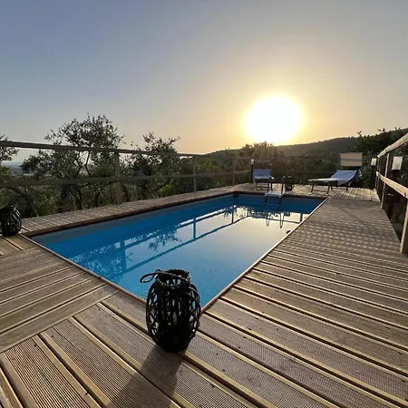 On A Picturesque Hillside, Breathtaking Views Of קורטונה
